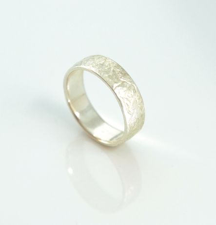 6mm textured Rokke ring from The Middle Green