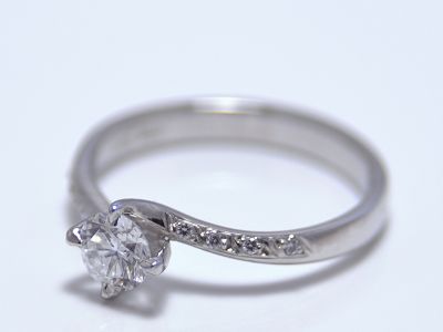 Bespoke engagement ring featuring inherited family diamonds in a handmade yellow gold setting by Tom McDanielson at The Middle Green
