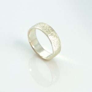 6mm textured Rokke ring from The Middle Green