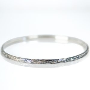 Sterling silver 3mm wood grain bangle on white background